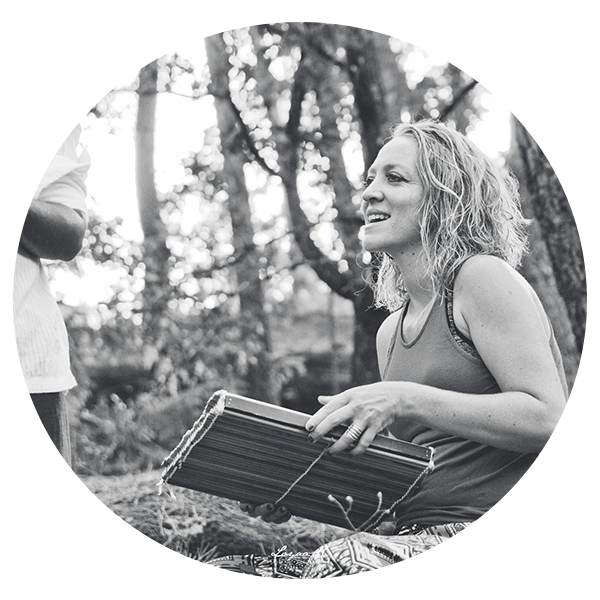 Nathalie moral atelier percussions et chant musique musique et équilibre école de musique orléans loiret cours de ukulélé